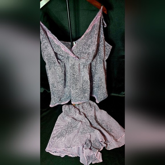 Elegant Lace Skirt Set in Gray and Pink - Picture 7 of 11